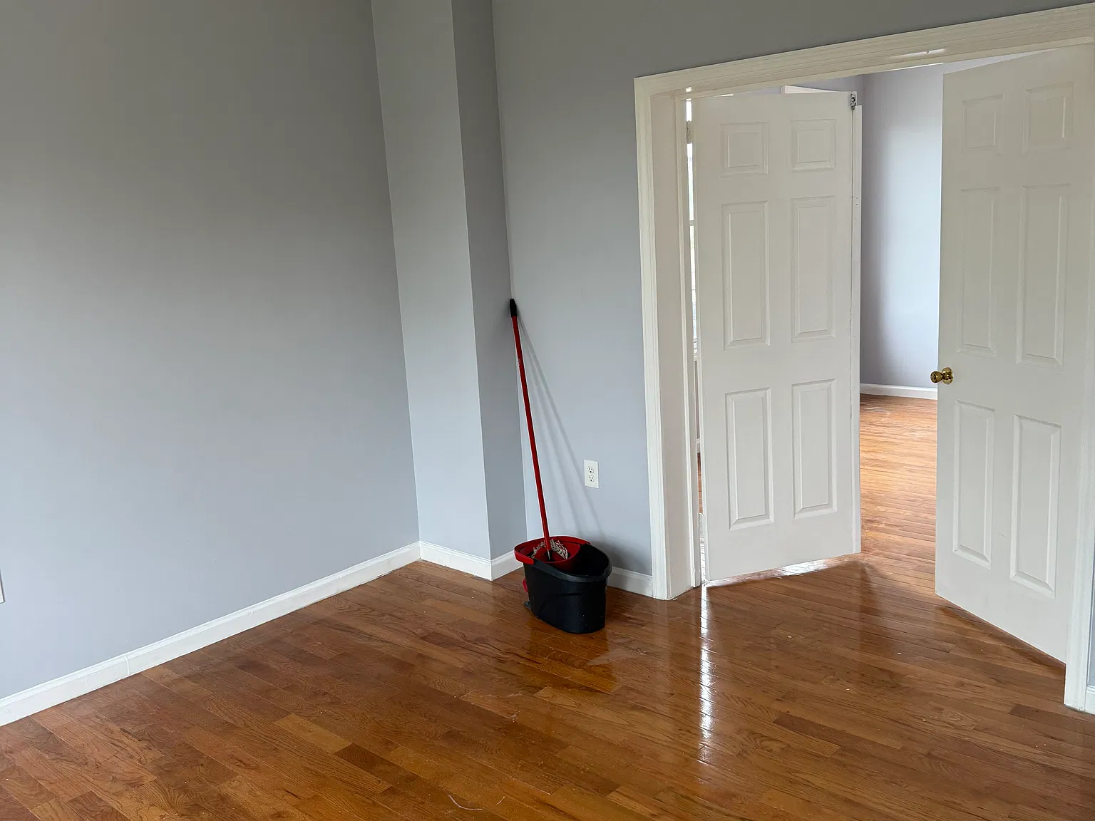 131 Ridgewood Ave — Photo 2