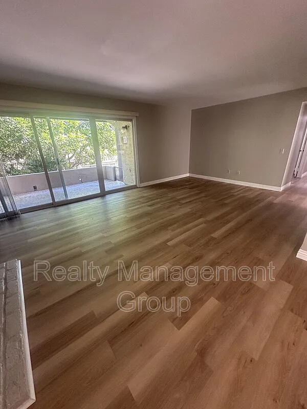 2 bed, 2.0 bath, 1431 sqft, $3,400 — Photo 4