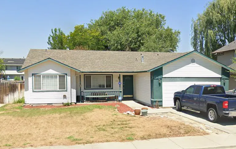 8864 W Northview St — Photo 1