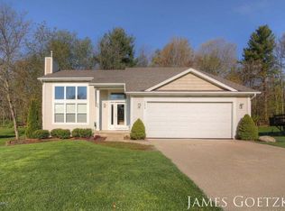 5859 Grand Oaks Dr NE, Comstock Park, MI