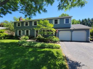 939 Little Bardfield Rd, Webster, NY 14580