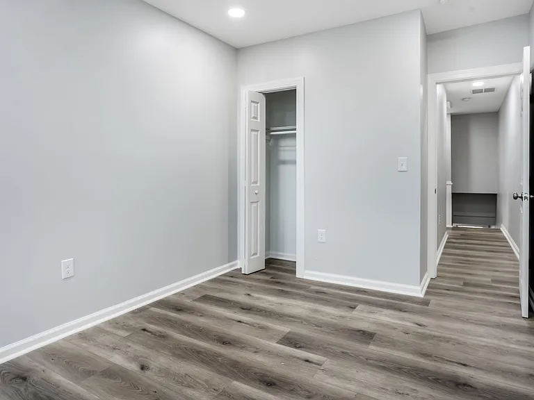 2332 N Monroe St — Photo 11