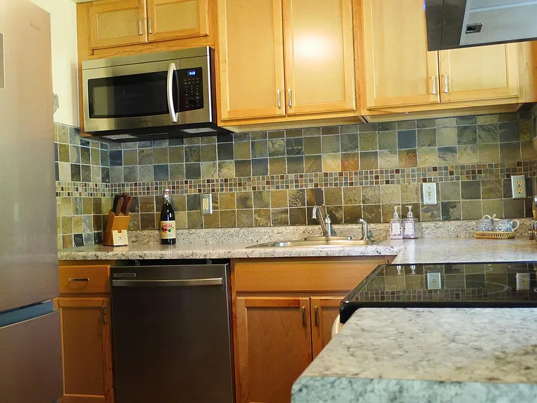 2362 Parkwood Ave — Photo 14