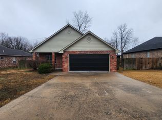673 Meadows Cir, Tahlequah, OK 74464