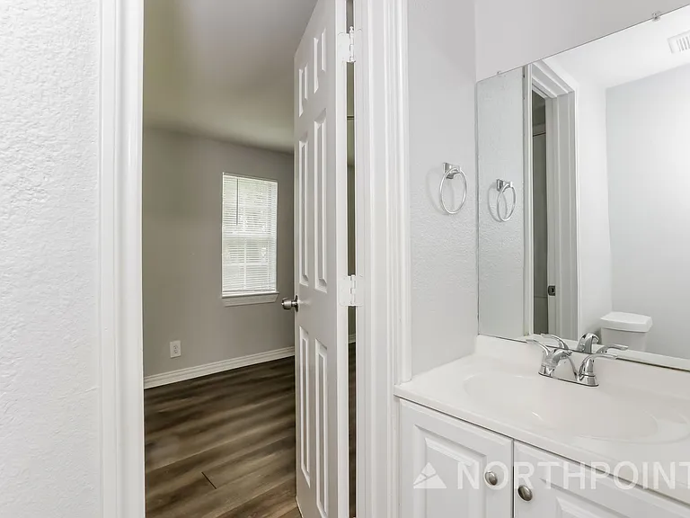 5724 Rich St — Photo 9