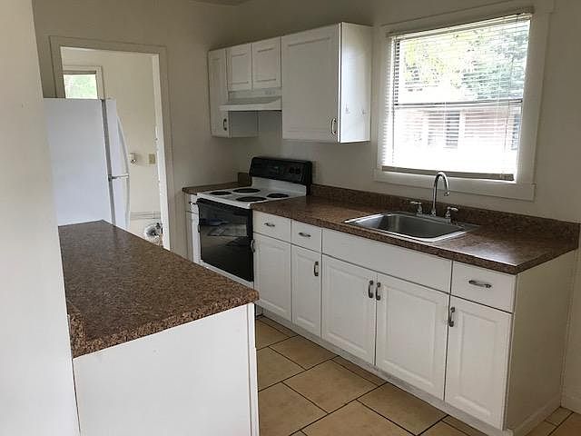 2nd image of 610 Grove Ave