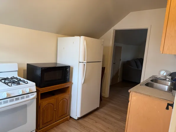 200 S 2nd St APT 4, Saint Clair, PA 17970