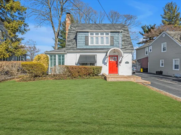 18 Woodbury Way, Syosset, NY 11791