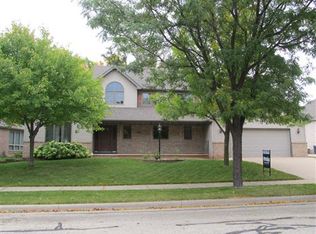 1728 Lyle St, Little Chute, WI 54140