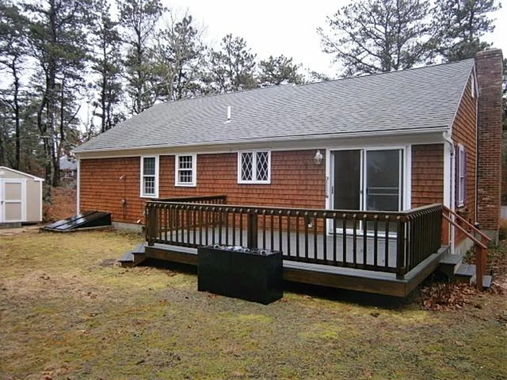 3 bed, 1.5 bath, 1192 sqft, $3,020 — Photo 2