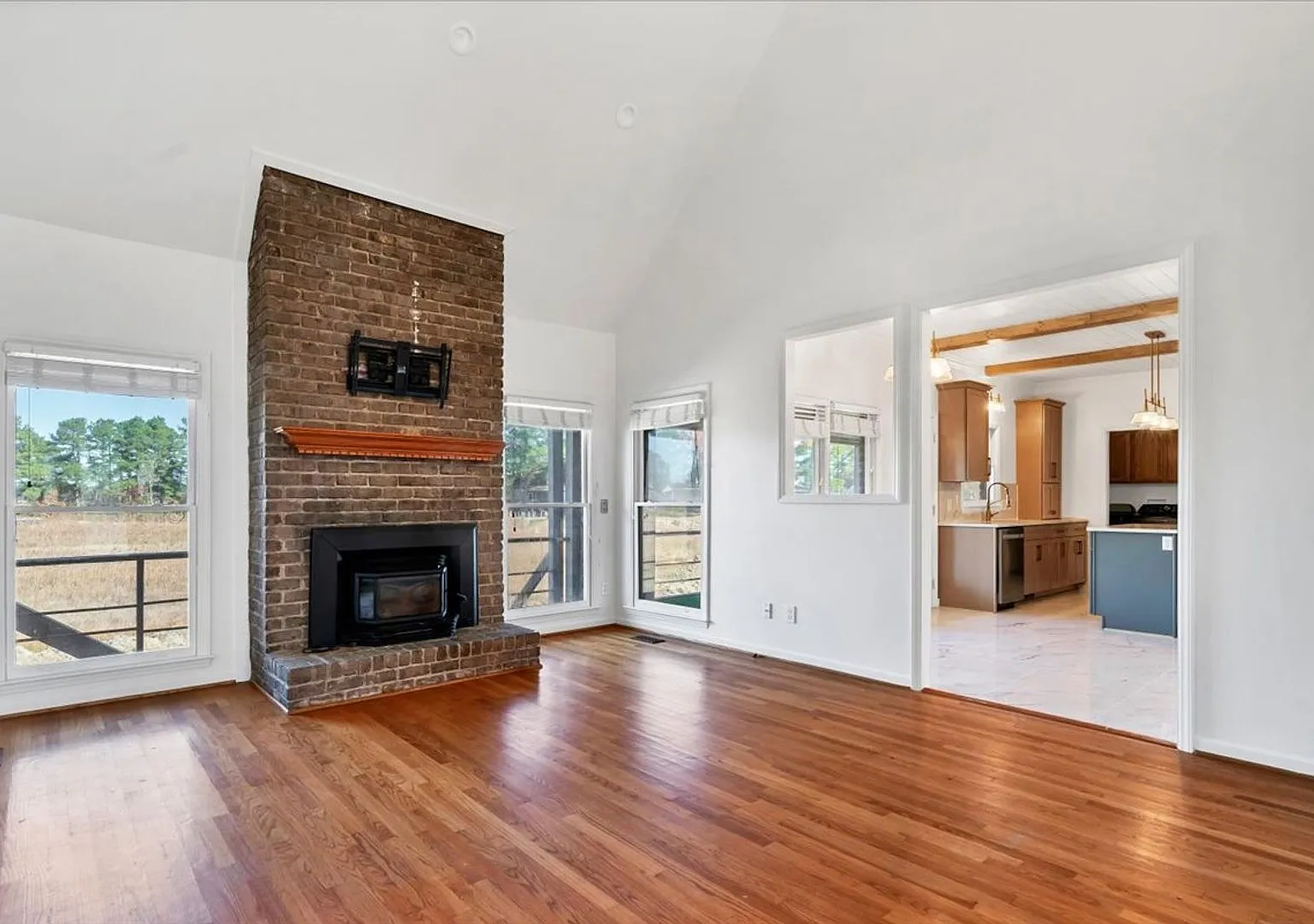 695 Cedar Pt. — Photo 4
