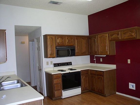 4th image of 2733 Corley Dr