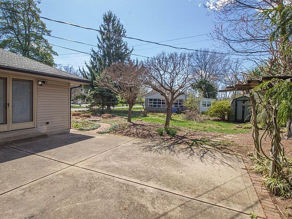 5th image of 820 Celia Ln