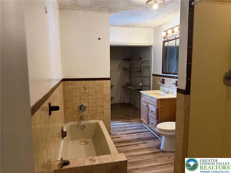 177 W Tilghman St — Photo 9