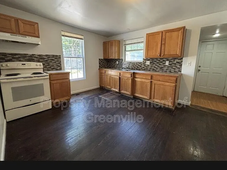 135 D St — Photo 2