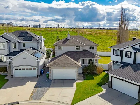 331 W Sierra Madre Ct SW, Calgary, AB T3H 3G7