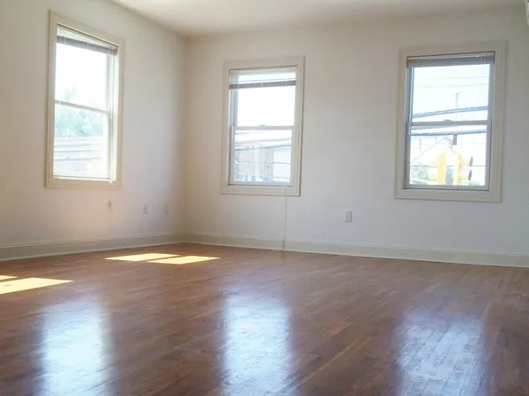 2450 Lemoine Avenue image 2 of 7