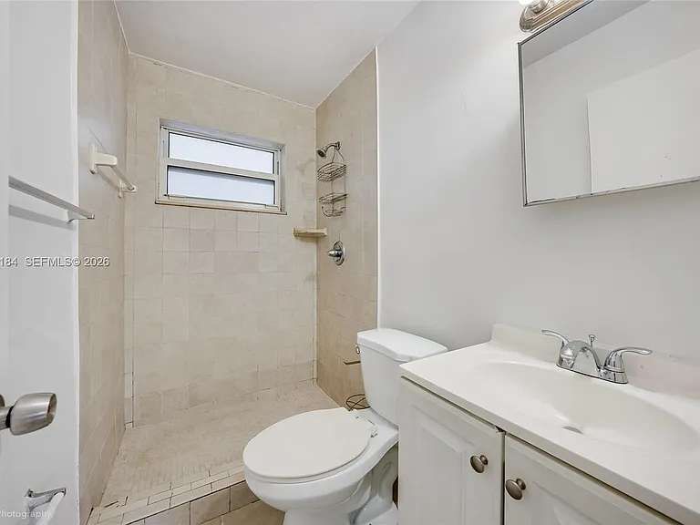 1124 NW 2nd St #2 — Photo 6