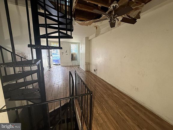3rd image of 219 N Montford Ave