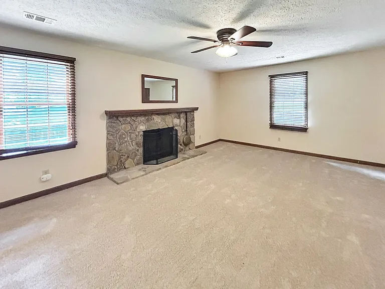 2491 Annandale Dr — Photo 21