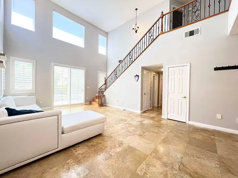 538 Los Hermanos St — Photo 10