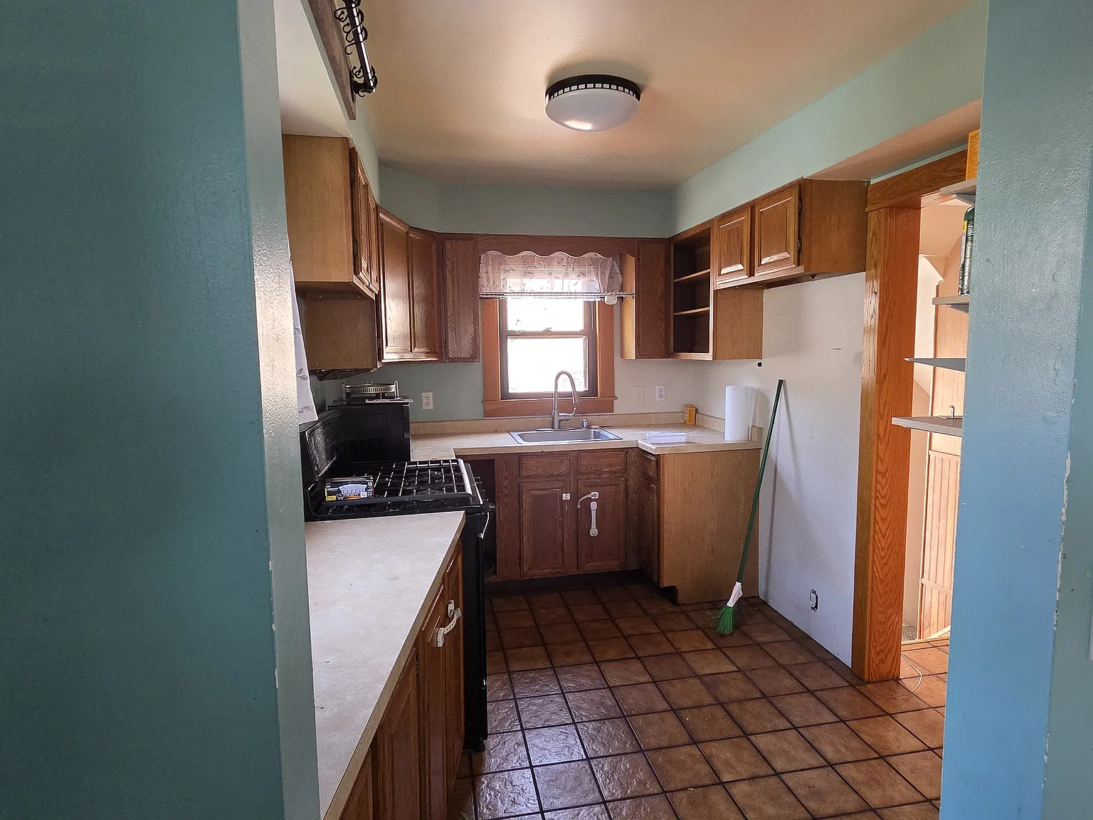 488 S Marr St — Photo 2