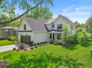 1318 Kenton Rd, Deerfield, IL 60015