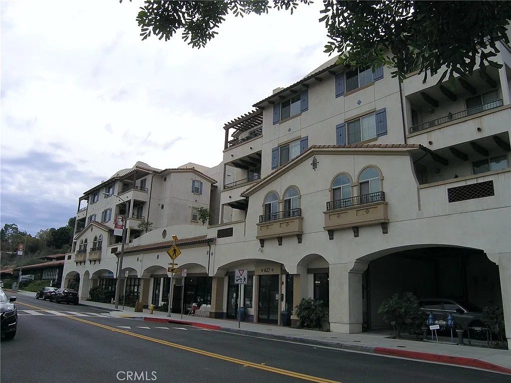 1 bed, 890 sqft, $3,500 — Photo 2