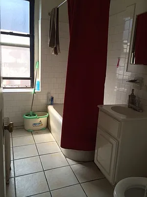 Rented by Realty 2000 Corp | media 5