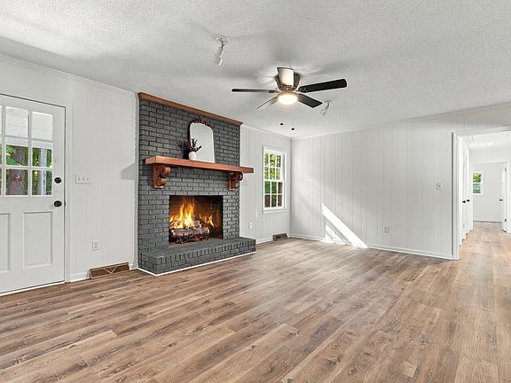 3rd image of 105 Vicksburg Ct