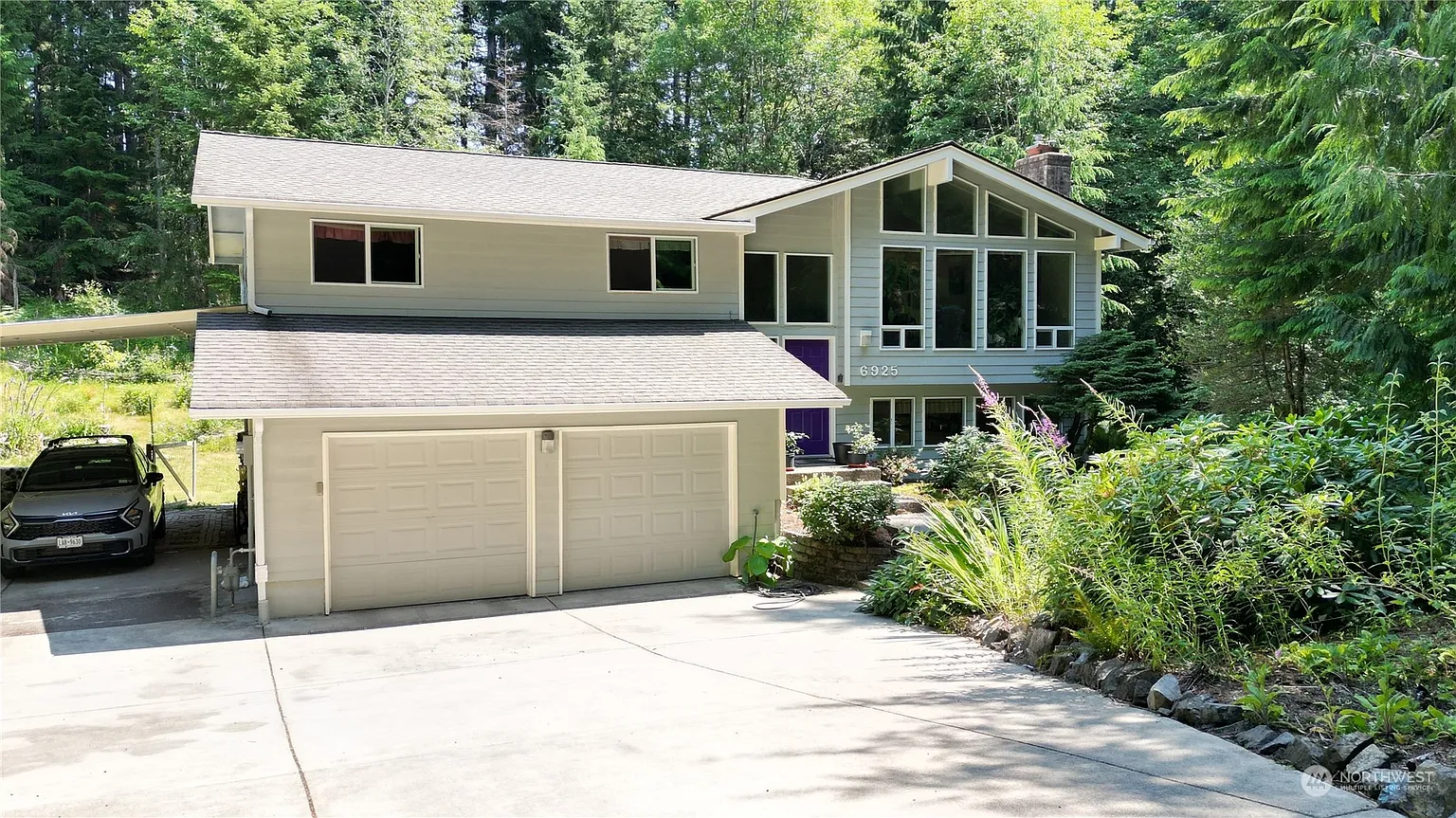 6925 Royalwood Court SE photo 1