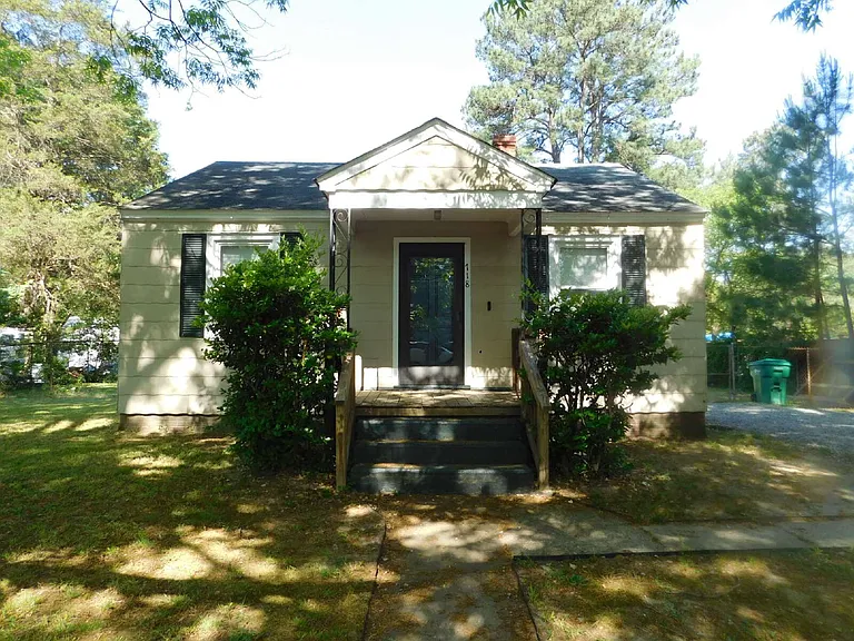 718 Yorkshire Dr — Photo 1