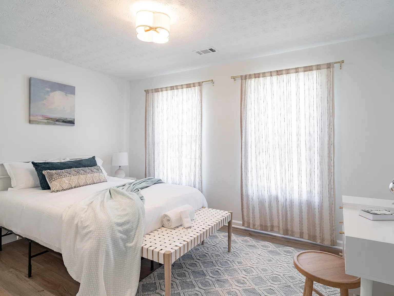 4 bed, 4.0 bath, 3528 sqft, $875 — Photo 1
