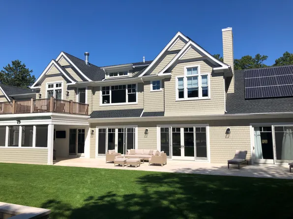 https://photos.zillowstatic.com/fp/9a327eeb1f0dbd993e33580f48200e95-p_e.webp