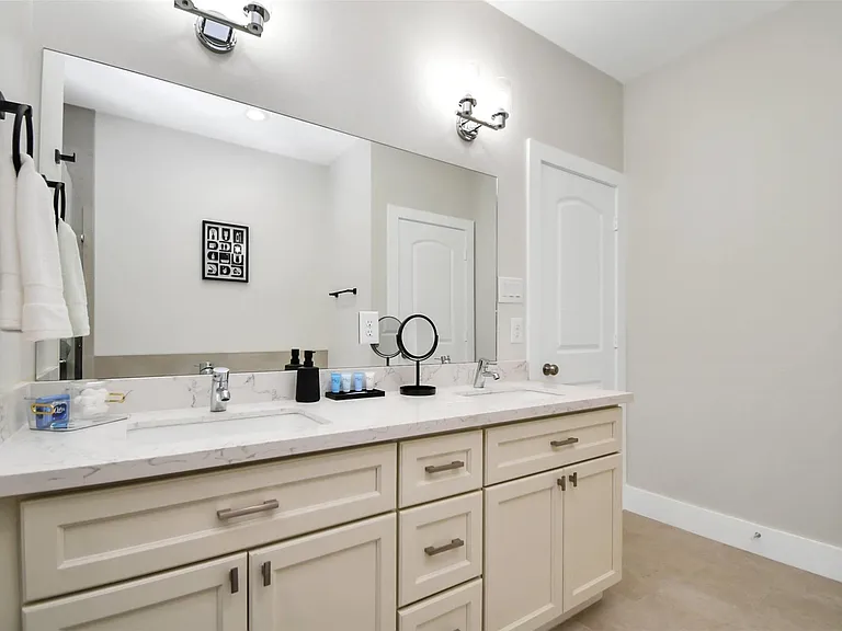 5718 Beall St #D — Photo 17