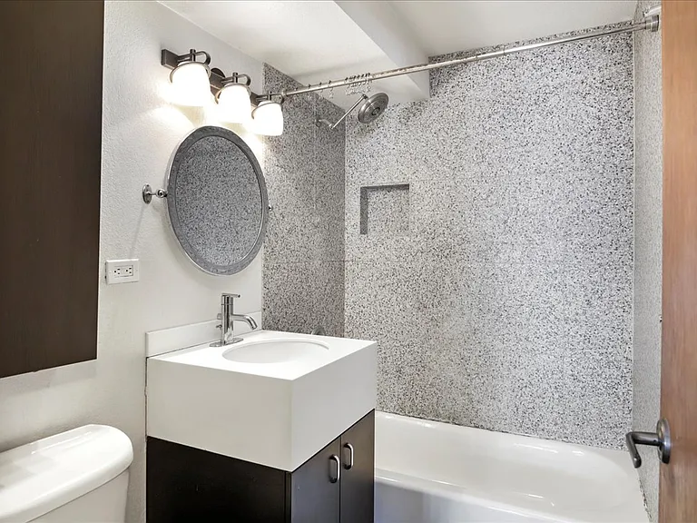 1302 N Columbine St #102 — Photo 5