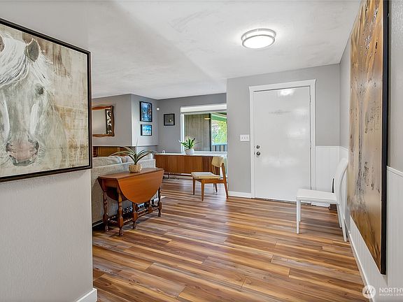 4th image of 9814 Onyx Drive SW