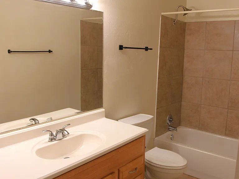 4340 E Lee St — Photo 12