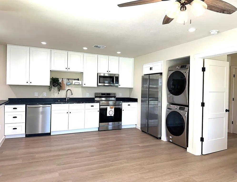 2 bed, 2.0 bath, 850 sqft, $2,599 — Photo 2