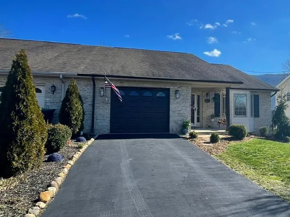 235 Miller Dr, Strasburg, VA 22657