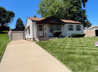 2129 Carter Rd, Dubuque, IA 52001