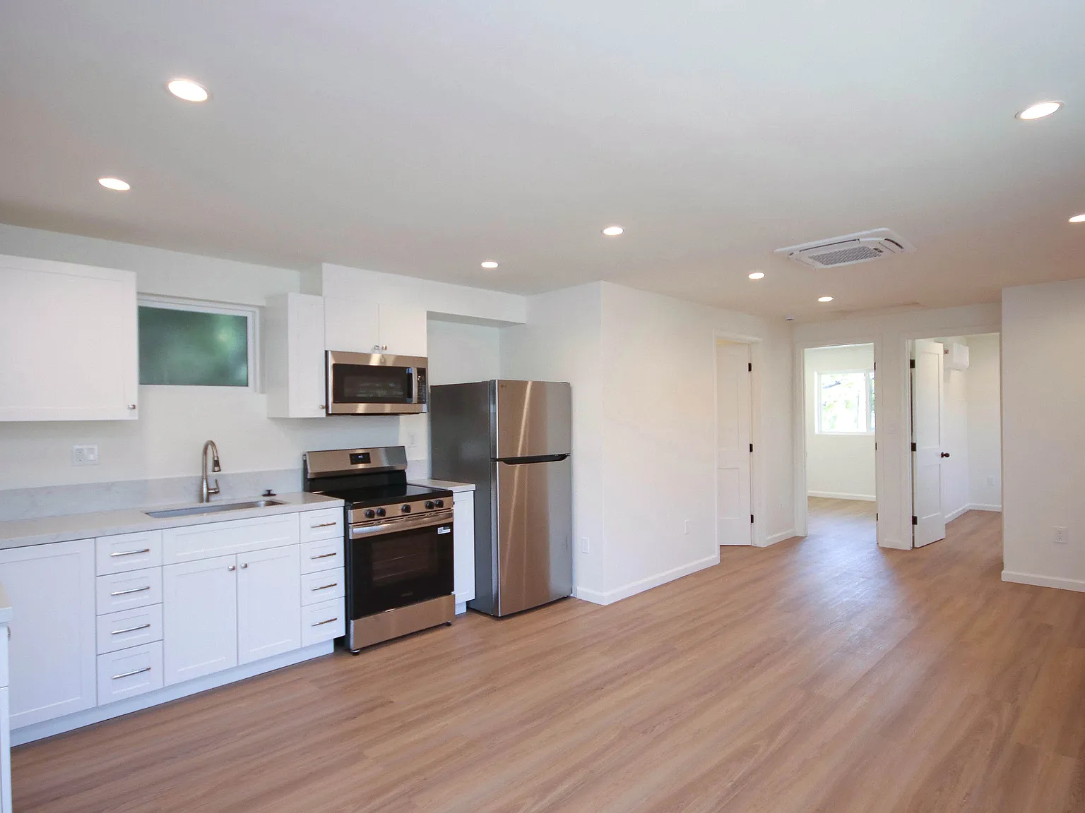 3 bed, $2,995 — Photo 4
