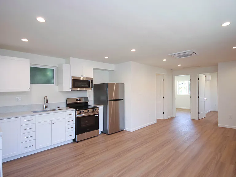 1170 Huntington Dr #C2 — Photo 4