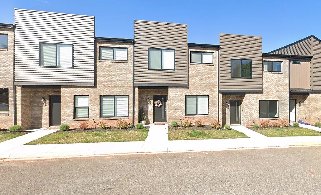 3 bed, 2.5 bath, 1456 sqft, $1,599 — Photo 1