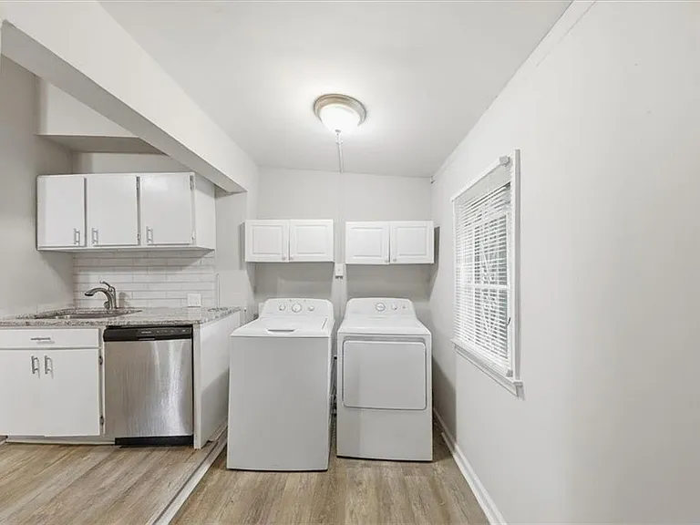 154 Lawton St SW — Photo 16