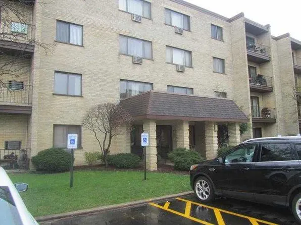 7231 S Wolf Rd #206, Indian Head Park, IL 60525