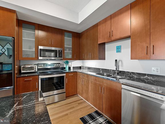 4th image of 910 M St NW APT 1006
