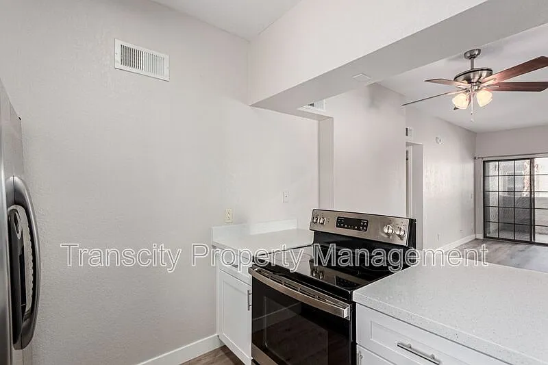 2 bed, 2.0 bath, 952 sqft, $1,695 — Photo 3