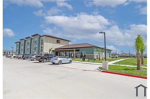 Building Photo - 5301 Lipes Blvd #201