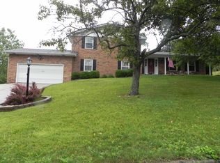 426 Crestview Dr NE, Lancaster, OH 43130